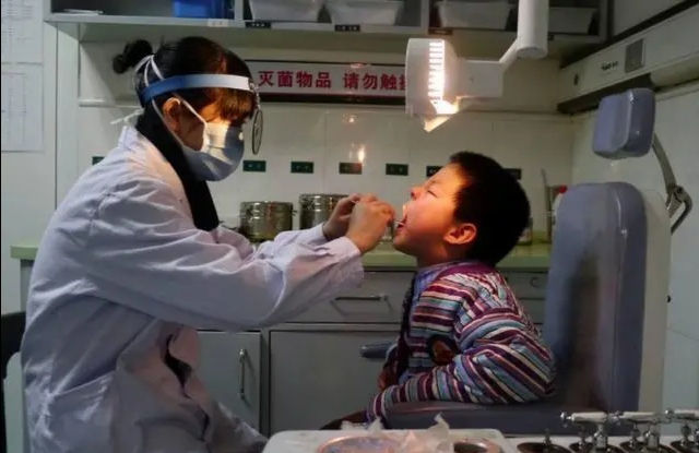 小儿误吞弹珠怎么办,三岁小孩误吞玻璃弹珠怎么办