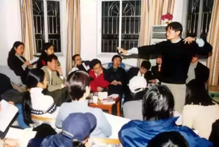 岳云鹏和郭德纲岁数差不多,岳云鹏郭德纲大多少岁