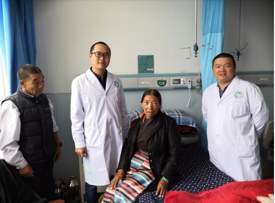 脸上有洞流脓是什么病,脸上有个孔流脓