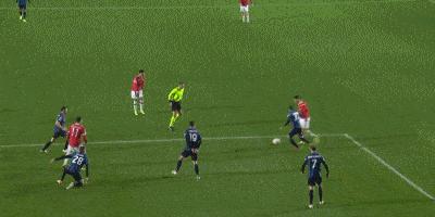 欧冠之神！两次补时进球助曼联拿到1分，足坛赞美C罗的一天又来了