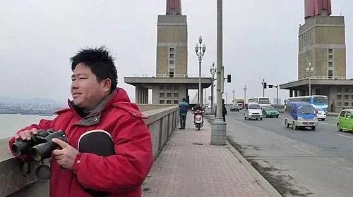 60岁大爷救起轻生男子,68岁大爷长江救人