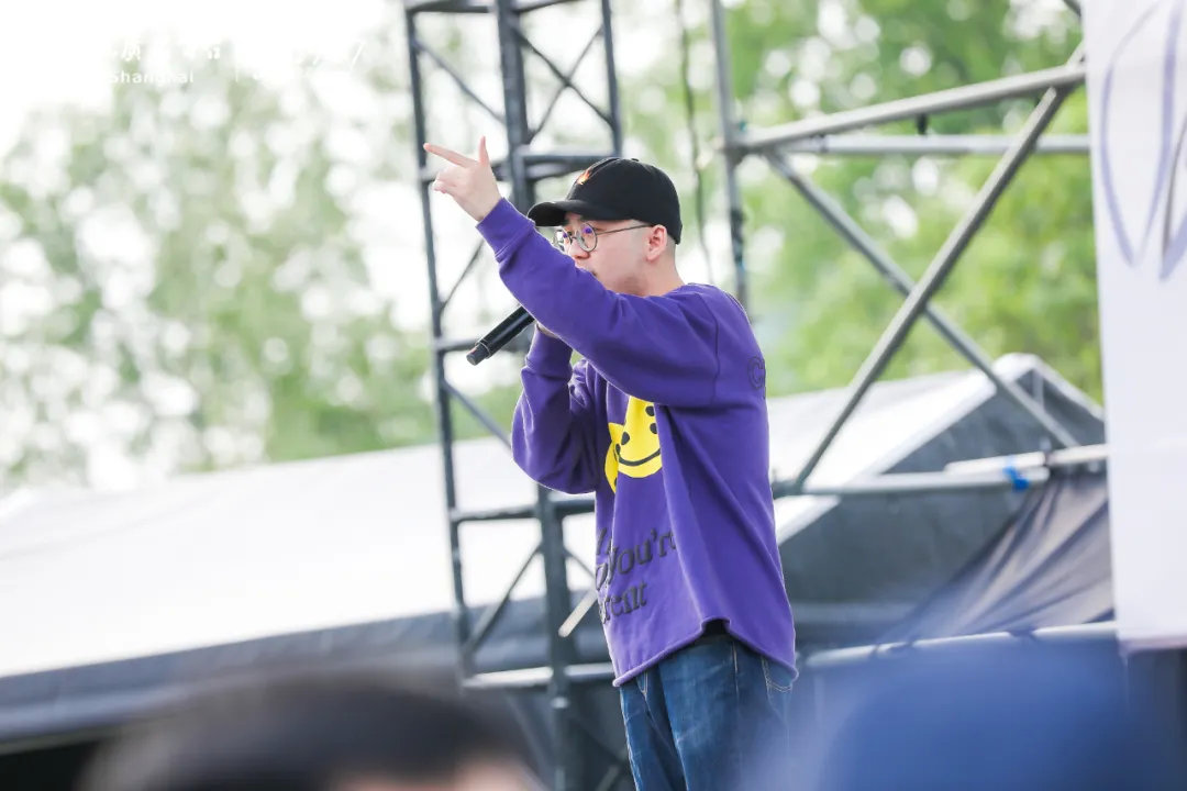 艺术赋能品质生活，提振城市消费信心。经典947辰山草地广播音乐节温暖收官