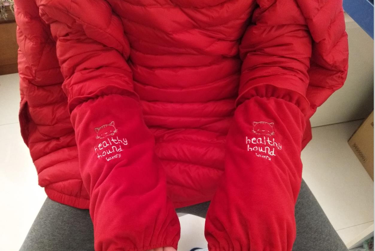 如何预防羽绒服袖子磨损,怎样防止翻领羽绒服领子脏