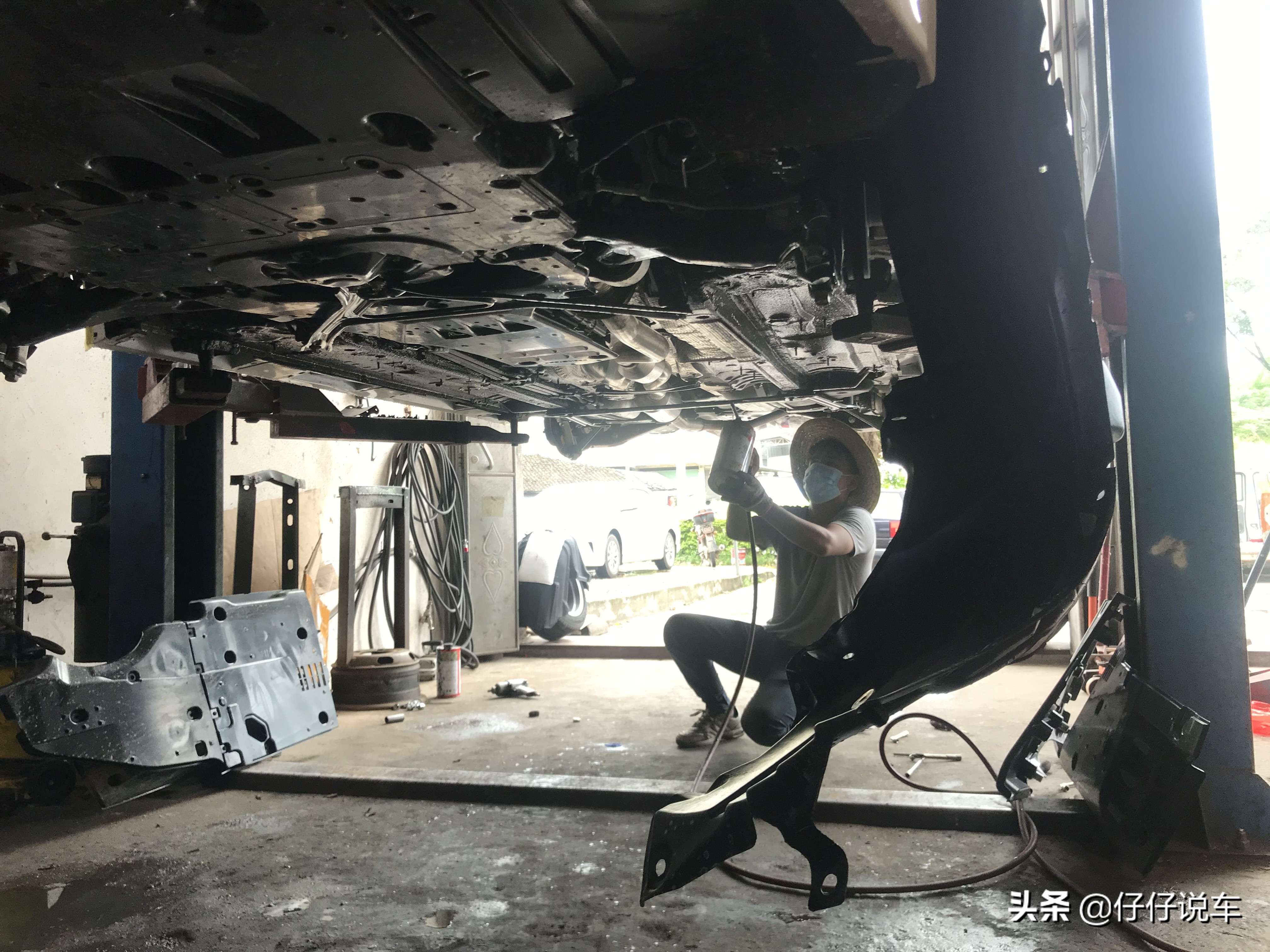 吉利帝豪新车自带底盘装甲吗,新车装底盘装甲多少钱手工费