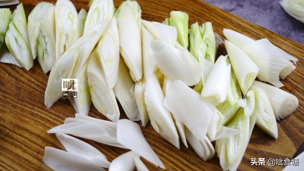 羊肉不腌烤几分钟,湘菜羊肉怎么炒才会更嫩爆炒羊肉