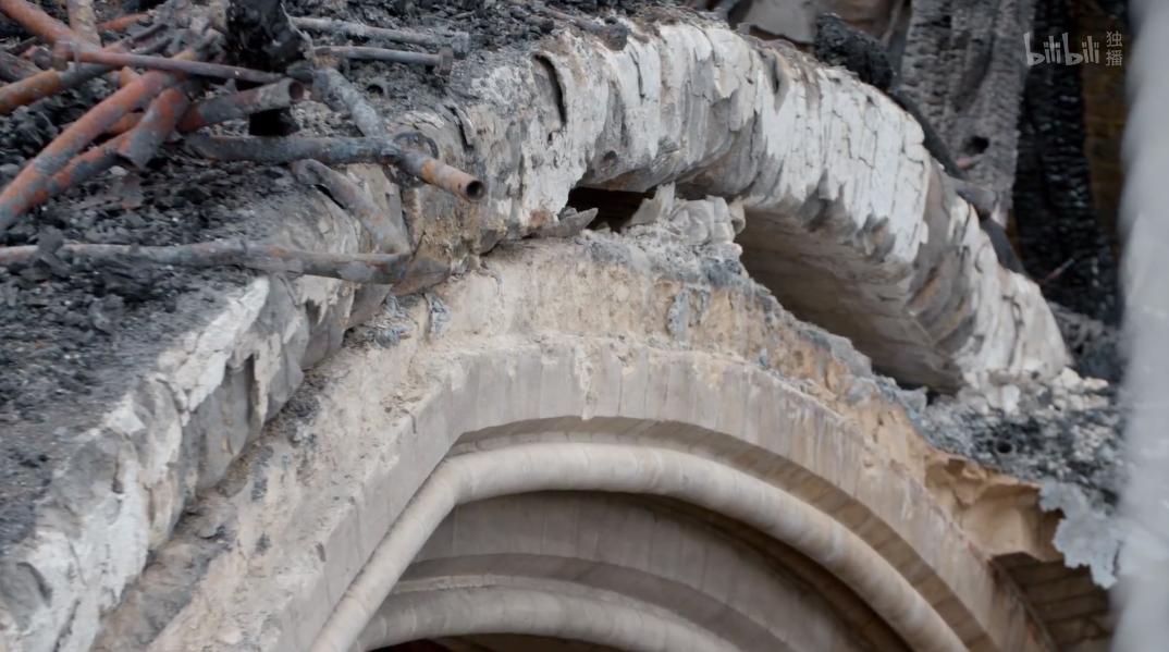 被大火烧毁的法国建筑,法国地标建筑着火