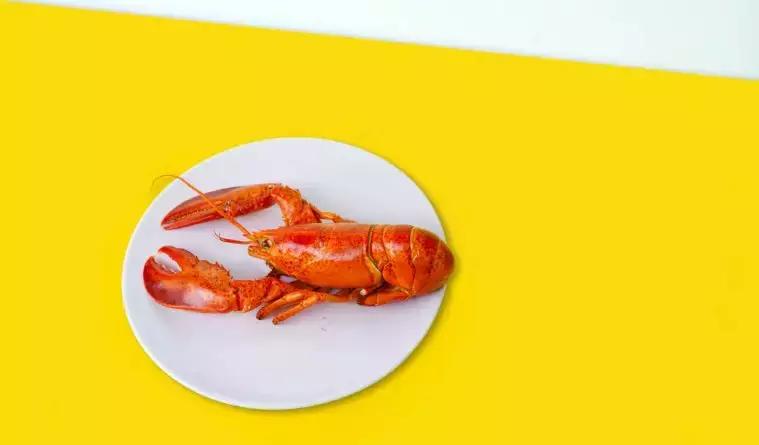 如何靠卖衣服赚钱,卖衣服一个月赚10万得有多忙