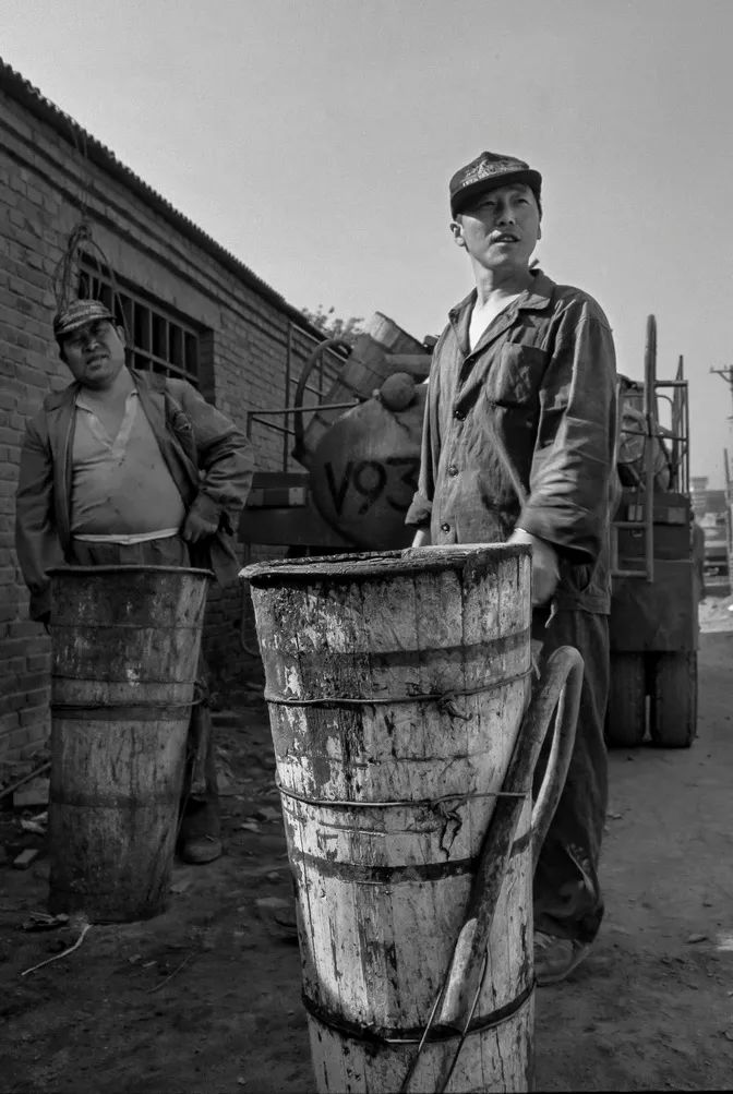 濂虫憚褰卞笀鍚村己涓汉鐓х墖,濂虫憚褰卞笀鍚村己