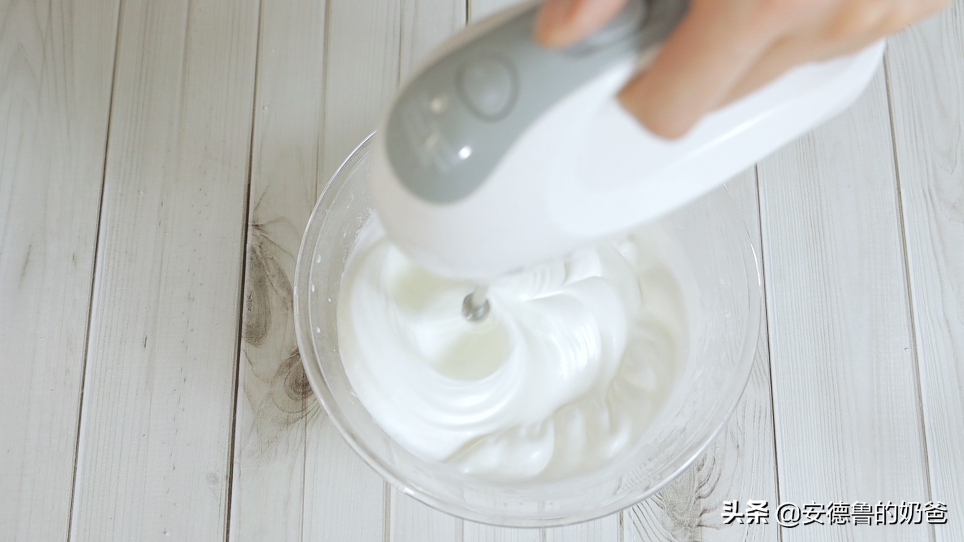 戚风蛋糕做法塌陷原因,戚风倒扣塌陷怎么补救