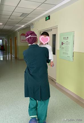 男宝总是尿到腰上怎么回事,男宝宝只能蹲着尿是什么原因