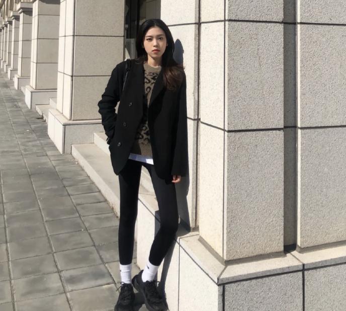 小腿粗穿鲨鱼裤搭配长袜好看吗,鲨鱼裤显腿粗怎么办