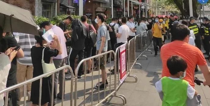 5万桌排队，饮品代购炒到600元一杯！交警也急了…网友：我都能去趟长沙了