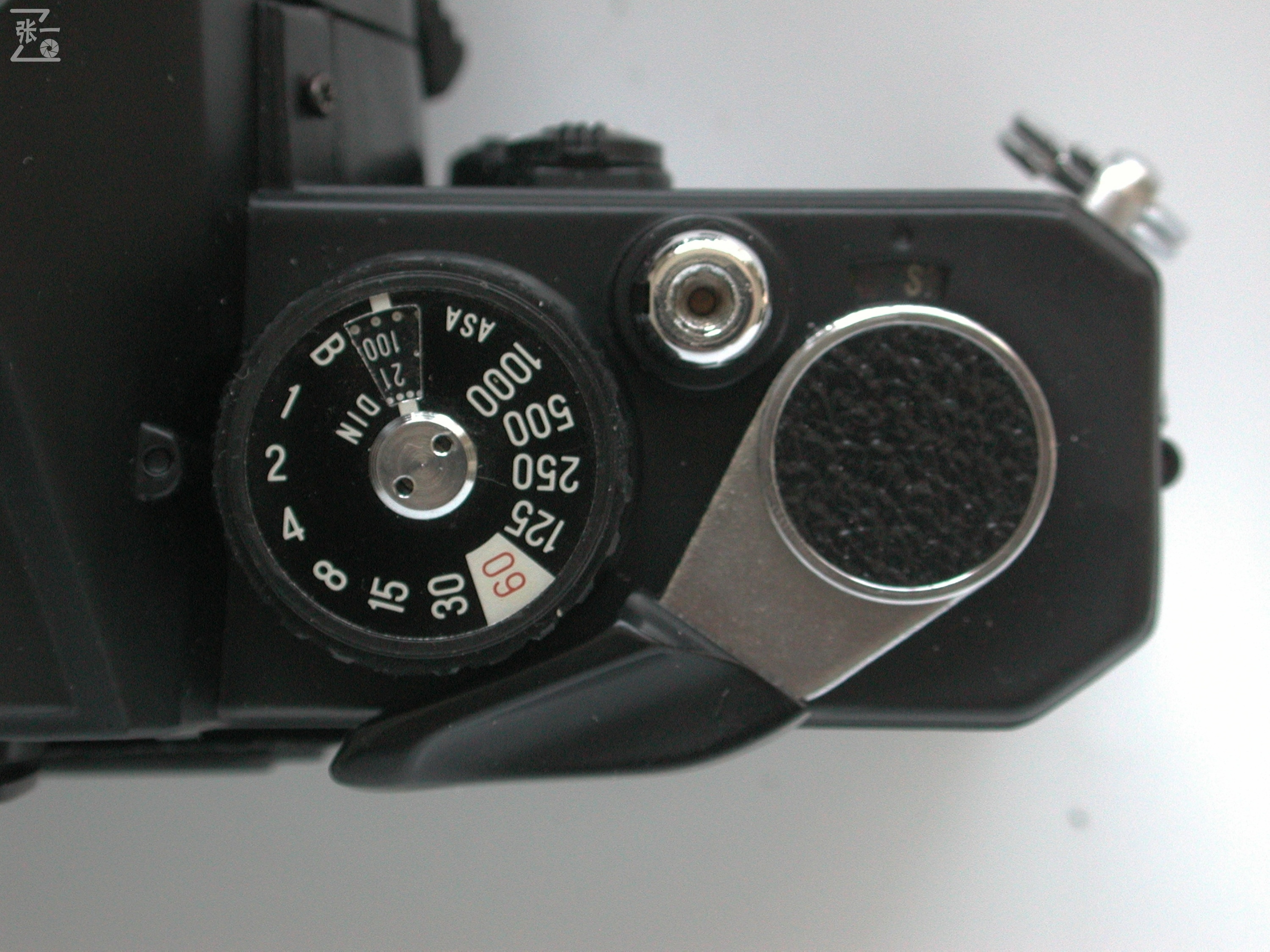 中国哈尔滨照相机厂生产的SEAMADZ2-1单反照相机