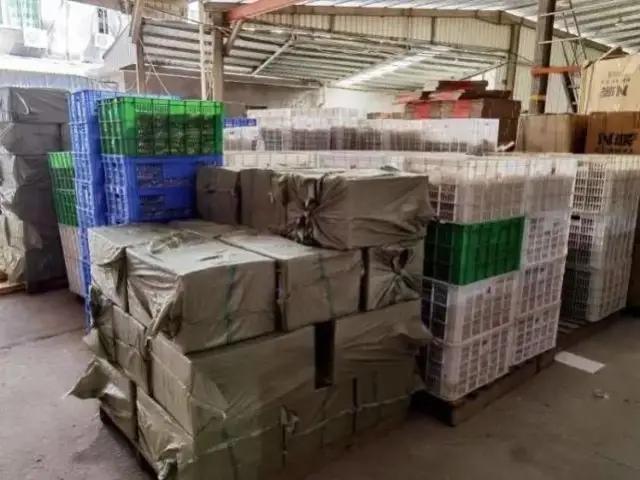 月饼伪造窝点图片,月饼造假现场曝光