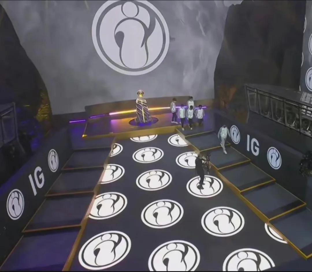 新版edg战队logo,edg标志是谁亮的