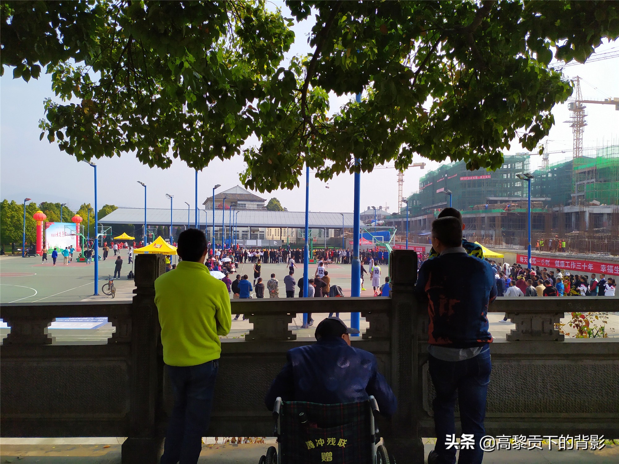 云南腾冲偶遇篮球赛顺便看看腾冲的体育设施如何？