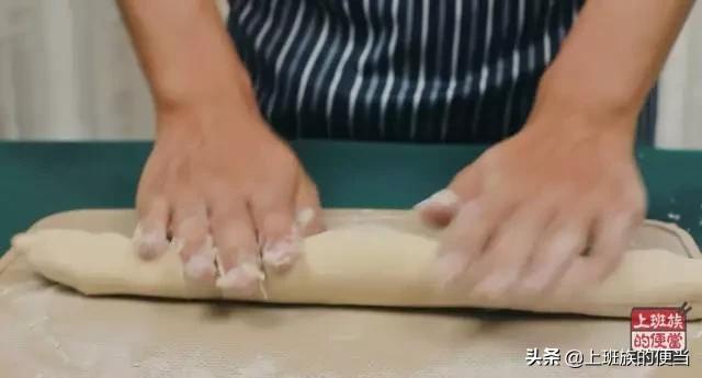 煎饼该怎么做好吃又简单,饭店茴香煎饼的做法