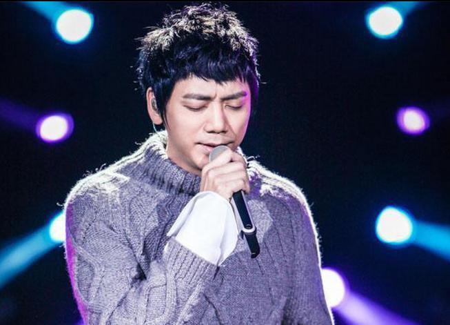 风流倜傥的“信”，肆意游走女人间，49岁和交往17年的女友分手