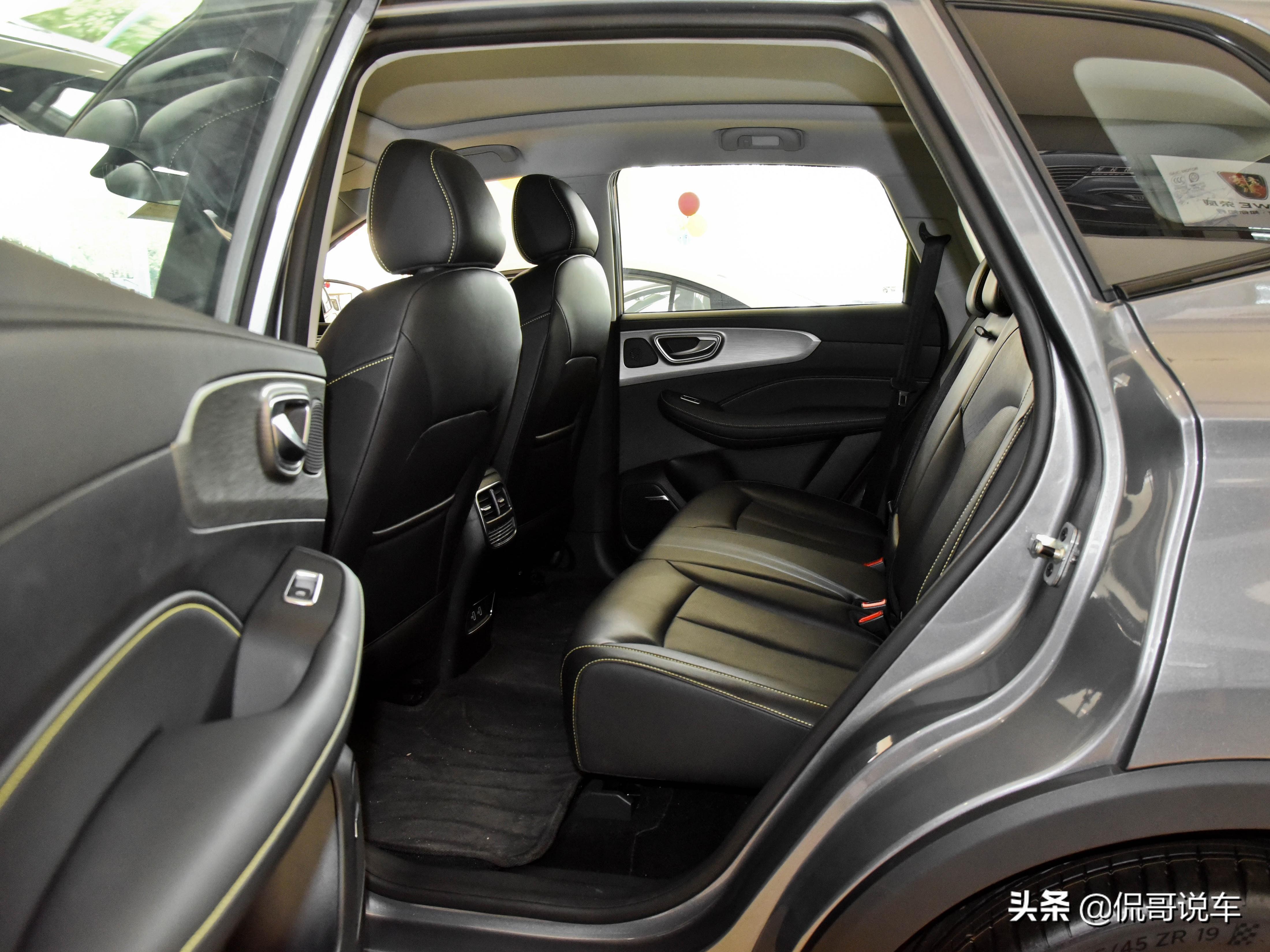 油耗6.8L，大屏配置多，大空间主流紧凑型SUV，带你看荣威RX5