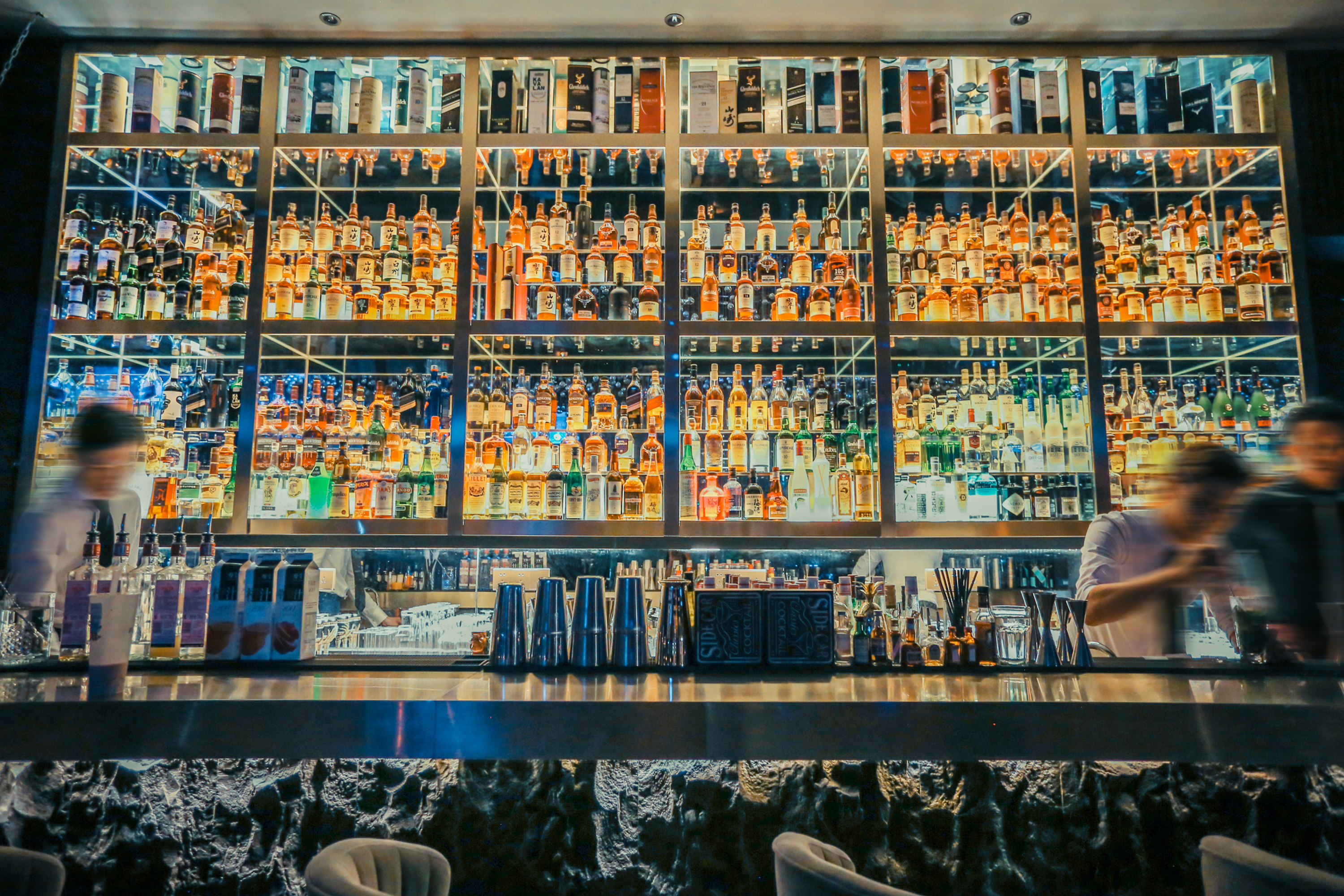 三亚适合年轻人去的酒吧,不爱去酒吧的人陪你去