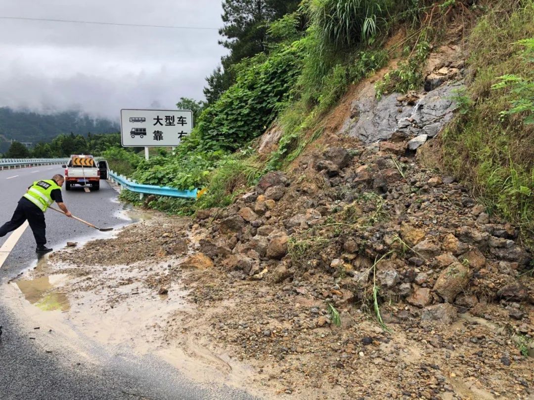 地方最新暴雨预警,黔南大到暴雨预警