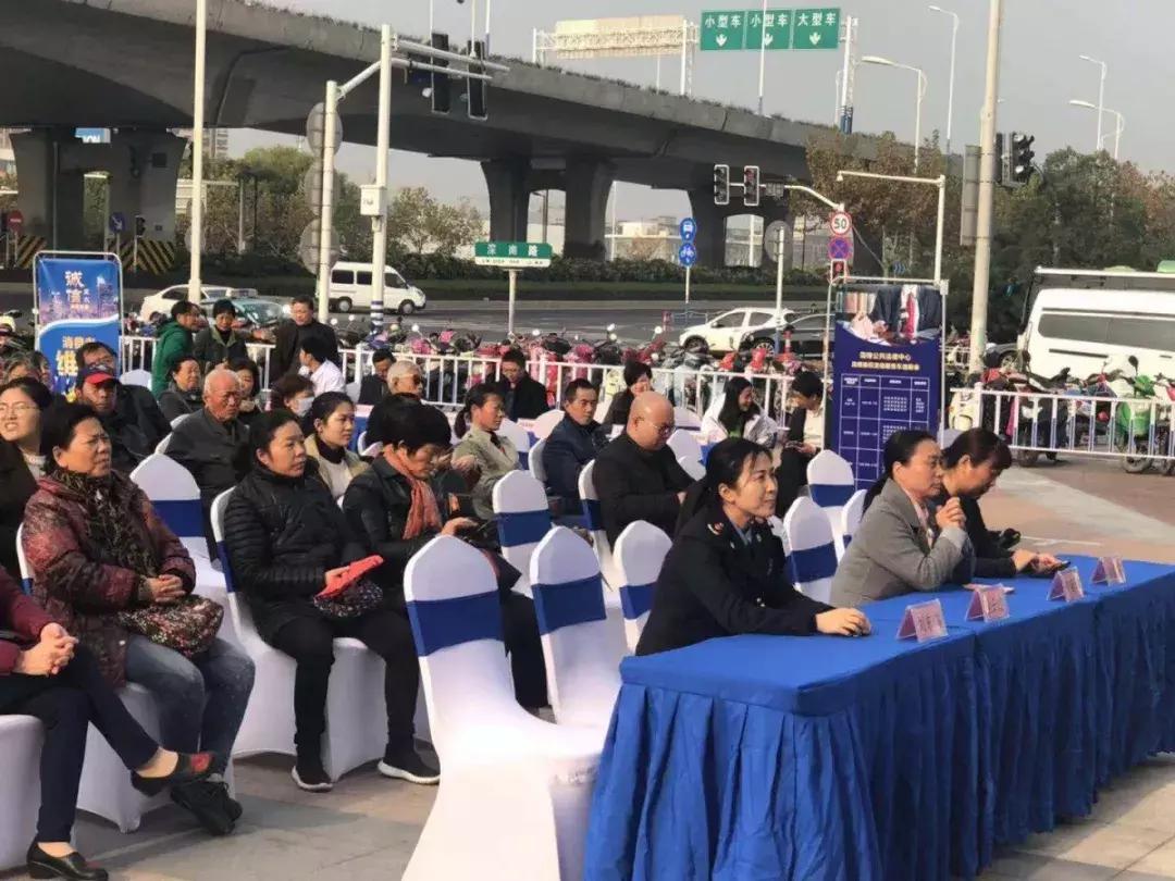 南通市港闸区五水商圈开来了“消费维权流动服务车”！