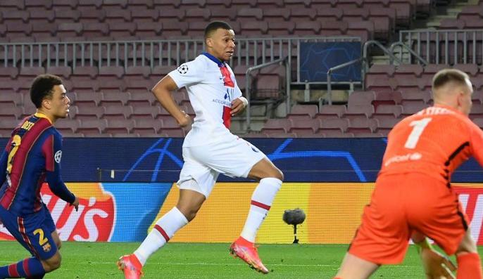 皮克拉不住姆巴佩表情包,皮克拉扯姆巴佩球衣