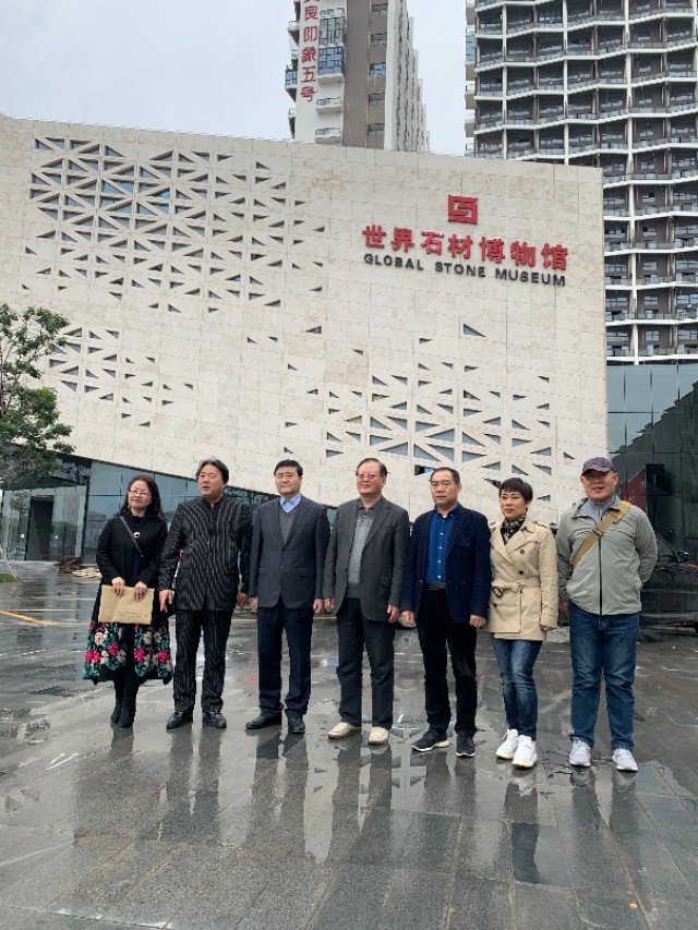 眼看这座石材城就要毁于一旦,张宝通实地调研后撰文呼救