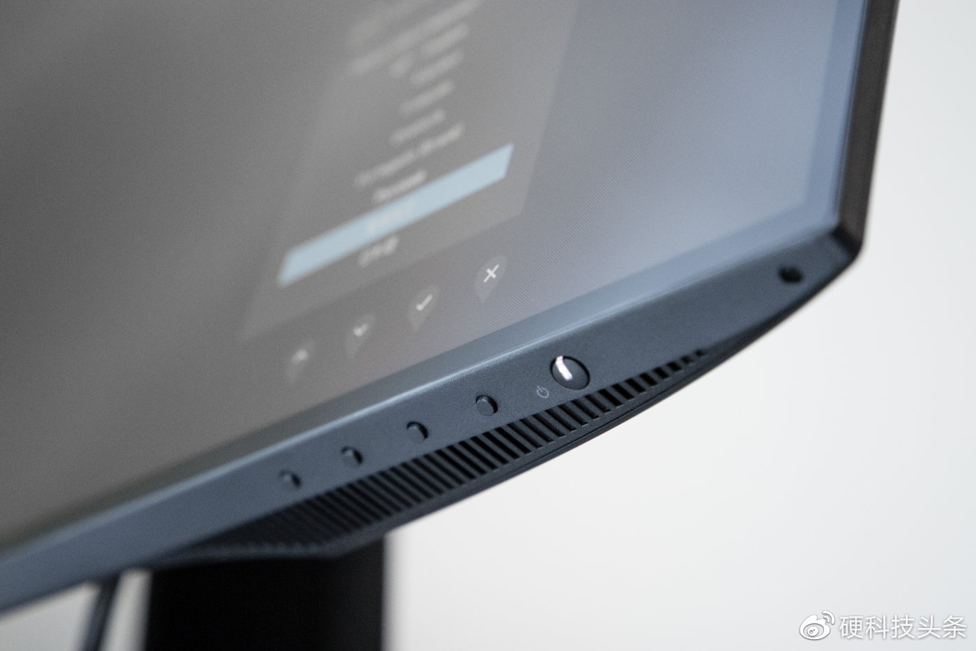 明基pd2700q和戴尔2722dx,明基pd2706u磨砂和苹果显示器对比