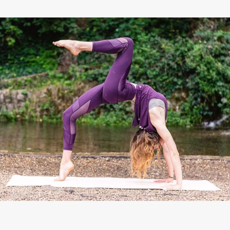 练胸部饱满不外扩最有效的瑜伽,紧实大腿和臀部瑜伽