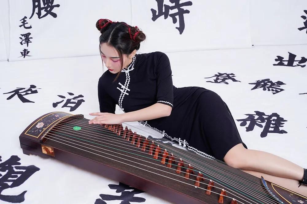 娄艺潇演奏琵琶,娄艺潇弹古筝