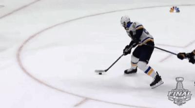 蓝调拿下球队首个斯坦利杯总冠军,奥赖利荣膺季后赛MVP