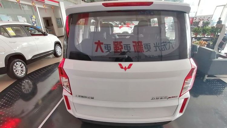 五菱宏光plus可以拉货吗,五菱宏光plus致富版拉货