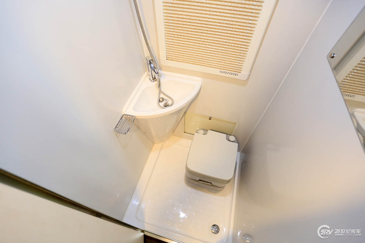 最便宜又大型的睡人最多b型房车 (2019最便宜房车国六c型房车)