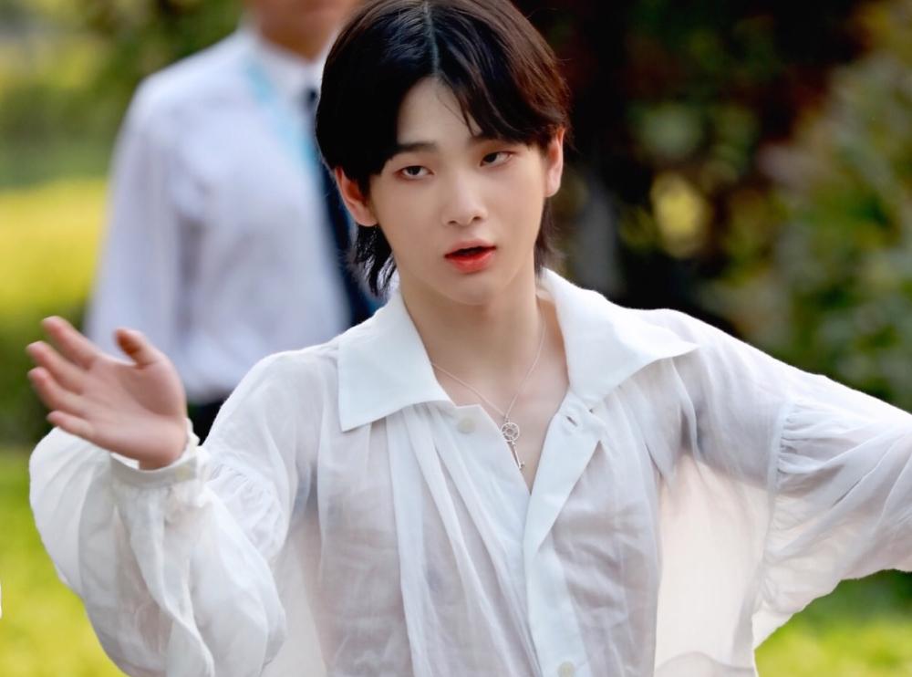 周震南双眼皮视频完整,周震南齐刘海发型