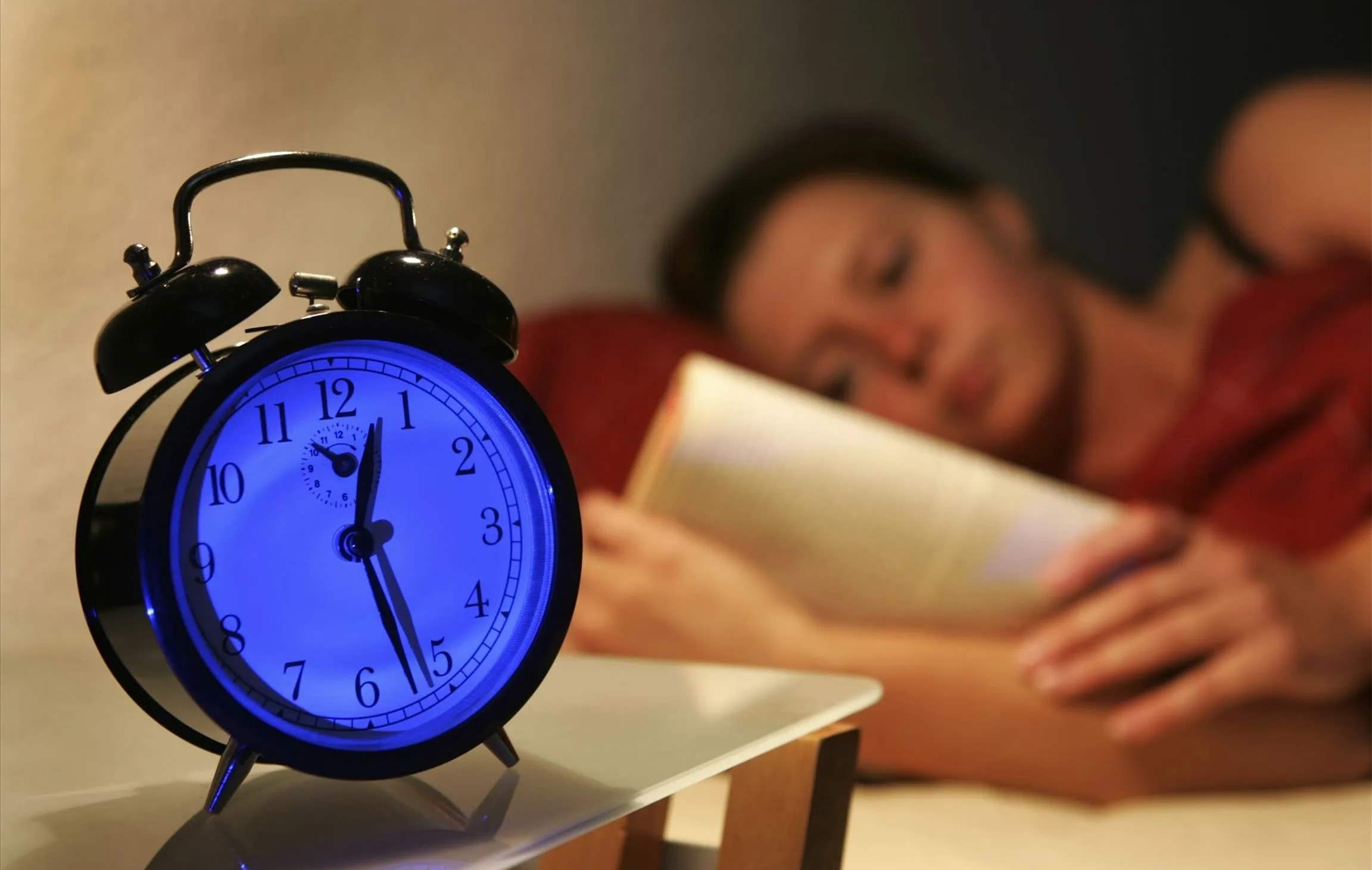 为什么换了个床睡觉睡不好呢,为什么换一张床就睡不着