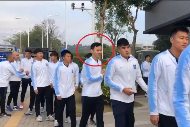 后卫李松益成为鲁能租借转会第一人，希望归来时仍是少年！