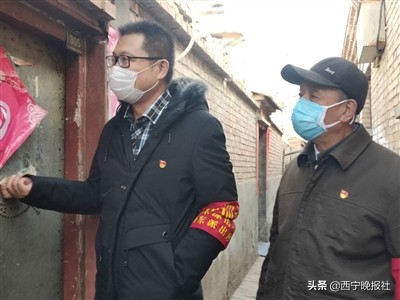 今天,让我们把镜头对准社区小巷总理