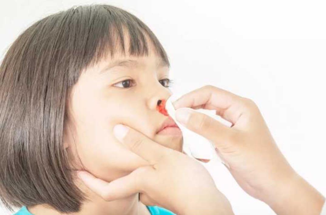6岁男孩鼻子突然流血怎么回事,四岁男童夜里鼻子流血都干了
