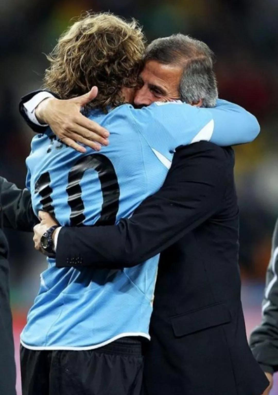 英超各大主帅送别温格,送别两位英雄