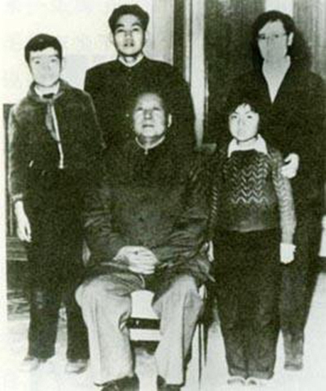 李银桥家里写信给他介绍对象,毛主席看完信:银桥啊,你太老实了