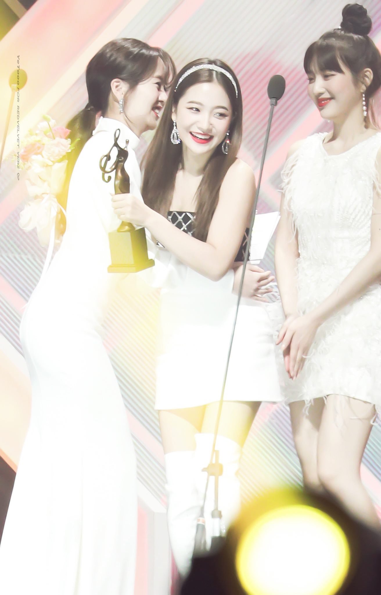 韩国女明星穿工装阔腿裤穿搭,韩国女团穿搭法则清凉显瘦时髦