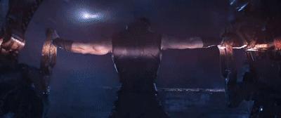 雷神拿暴风战斧和惊奇队长,惊奇队长和暴风战斧