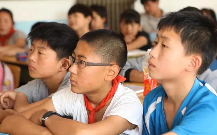 13岁女孩偷穿妈妈*裤内**,7天后被送进医院,医生怒斥:无知