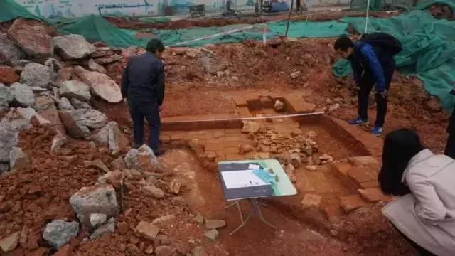 考古发掘的几个大墓,考古发掘古墓大学