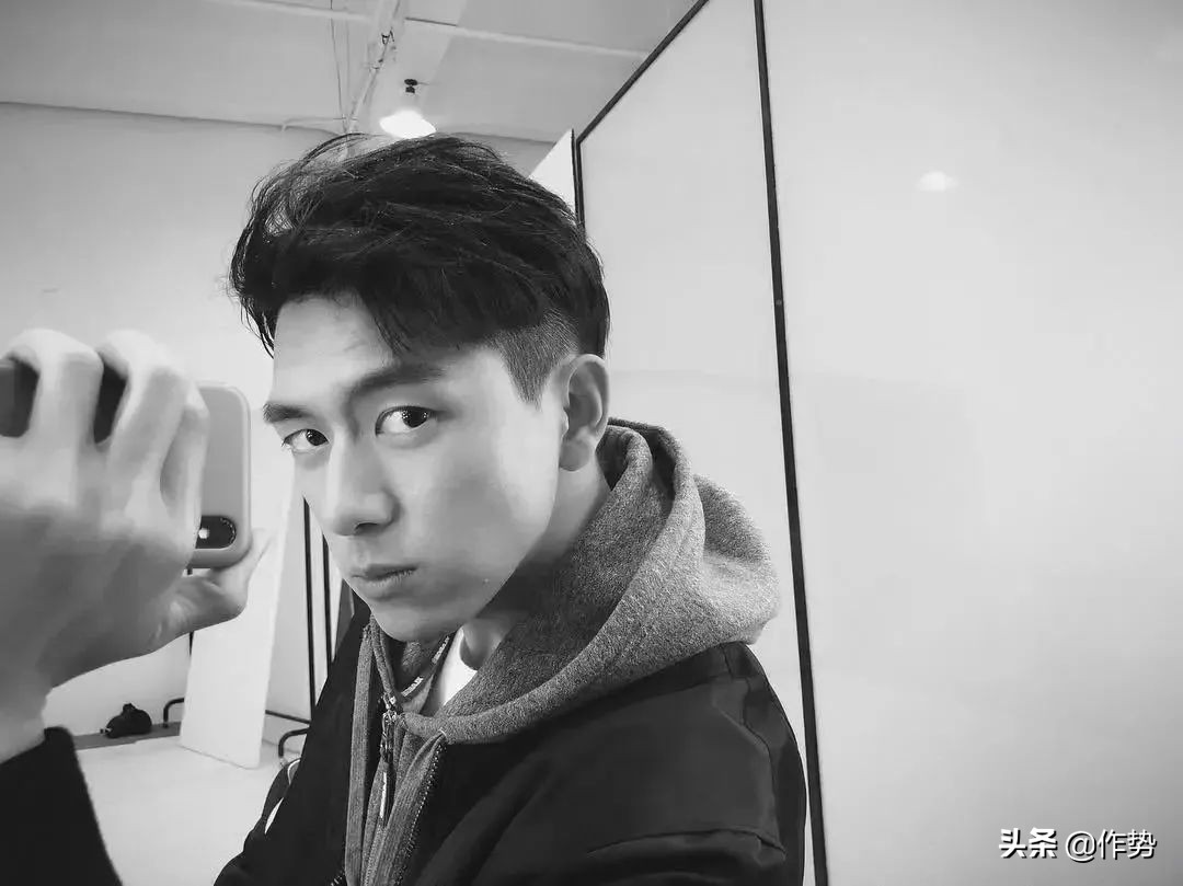 有点苦情的帅气男明星,又帅又有才华的男明星