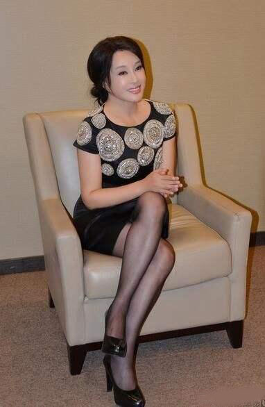 刘晓庆为啥不能优雅的老去,刘晓庆为什么穿衣服好看