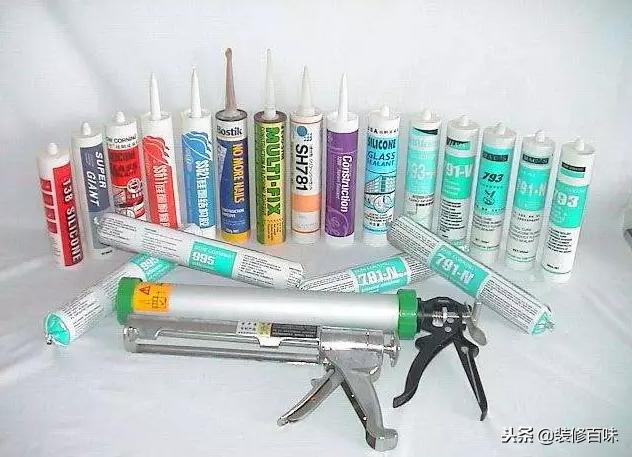 白色的玻璃胶发霉什么原因,家里的玻璃胶发霉怎么办