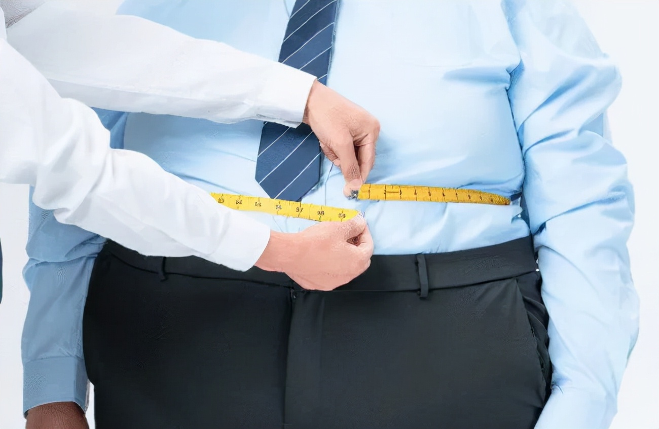 这姑娘月薪8K,*款贷**60W区去健身?