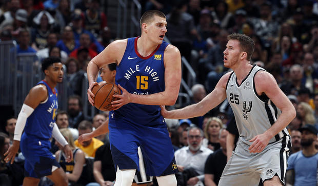 美媒排名现役防守詹姆斯最好球员,美媒评历史前100控卫詹姆斯